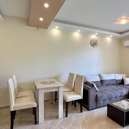 Bratanov Lifestyle Vi 아파트 *