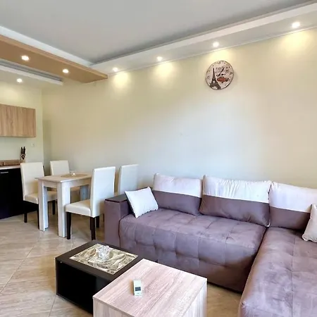 Bratanov Lifestyle Vi 아파트 써니비치